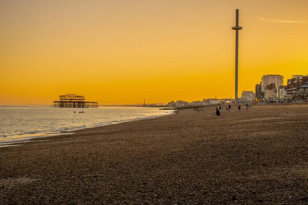 Une Belle Vue Sur Une Plage Avec Des Bâtiments Coucher — Photo