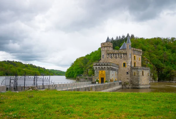 Castello Relais Chateau Saint Priest Roche Con Lungo Ingresso Sul — Foto Stock