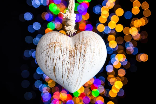 Рождественский Орнамент Форме Сердца Фоне Ярких Боке Огней — стоковое фото
