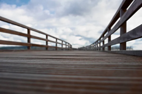 Muelle Madera Bajo Hermoso Cielo Luz Del Día —  Fotos de Stock