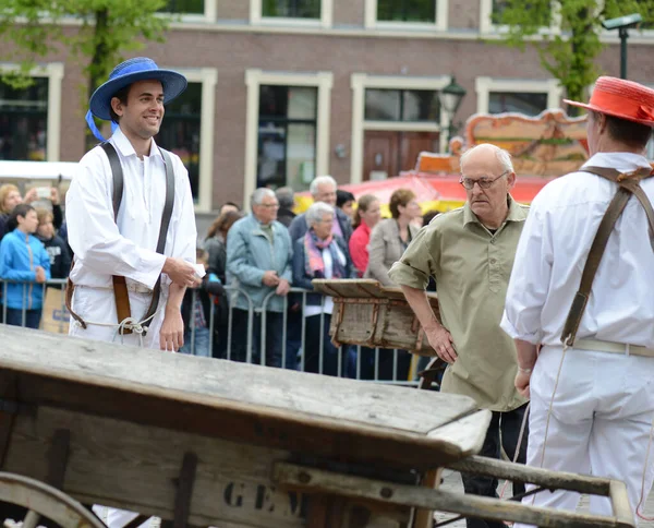 Alkmaar Niederlande Mai 2015 Traditioneller Käsemarkt Alkmaar Niederlande Holland Touristenattraktion — Stockfoto