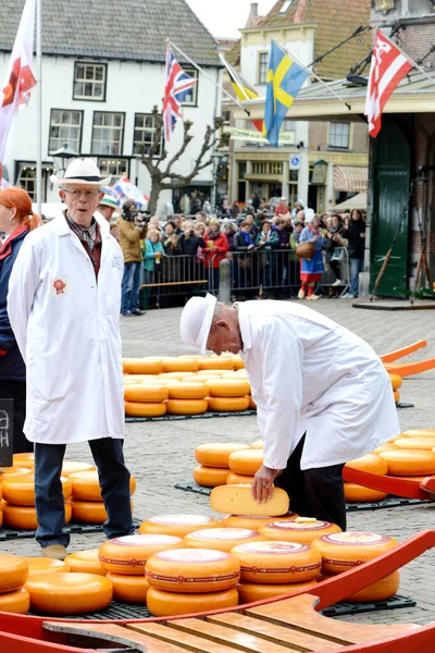 Alkmaar Nizozemsko Května 2015 Tradiční Trh Sýry Alkmaar Nizozemsko Turistické — Stock fotografie