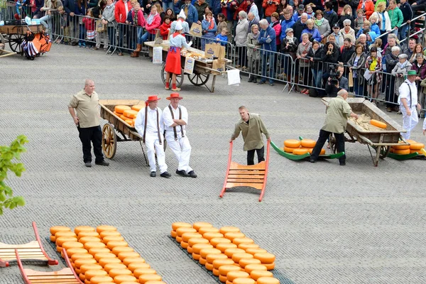 Alkmaar Nizozemsko Května 2015 Tradiční Trh Sýry Alkmaar Nizozemsko Turistické — Stock fotografie