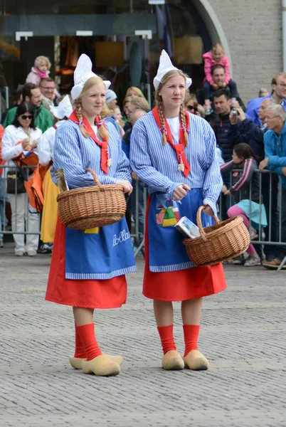 Alkmaar Nederländerna Maj 2015 Traditionell Ostmarknad Alkmaar Nederländerna Holland Turistattraktion — Stockfoto