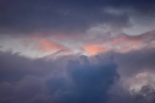 Pemandangan Indah Dari Langit Dengan Awan Saat Matahari Terbenam — Stok Foto