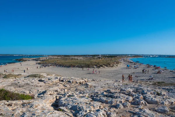2021年7月28日 Spain 7月28日 塞内特拉 在西班牙福尔门特拉享受西斯 伊尔莱特海滩的人们 — 图库照片