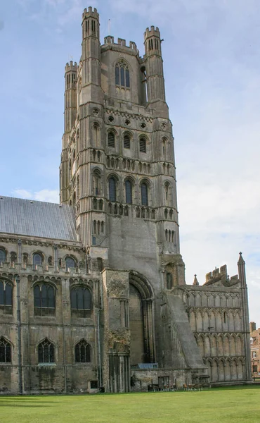 Ely Reino Unido Agosto 2009 Disparo Vertical Del Exterior Catedral — Foto de Stock