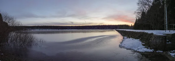 Frozen Lake Fir Trees Background Sky — Stock Photo, Image