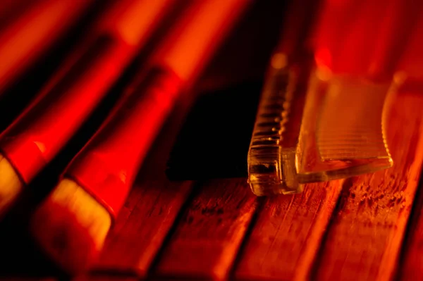 Gros Plan Pinceaux Maquillage Sur Une Surface Bois Éclairée Lumière — Photo