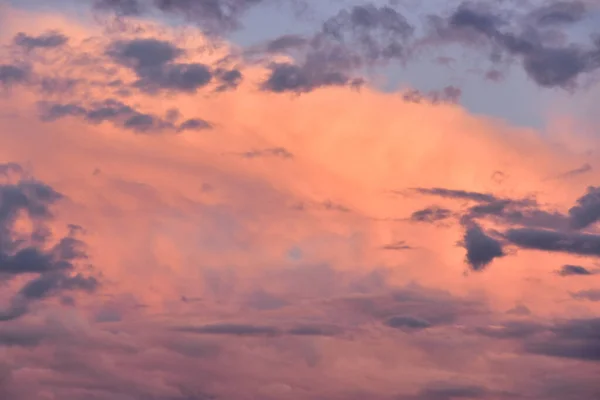 Una Hermosa Vista Nubes Hinchadas Como Lanas Algodón Cielo Naranja — Foto de Stock