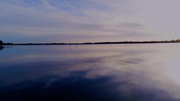 Krásné Jezero Večer Při Západu Slunce — Stock video