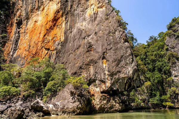 Tiro Penhascos Pedra Calcária Mar Parque Nacional Tailândia — Fotografia de Stock