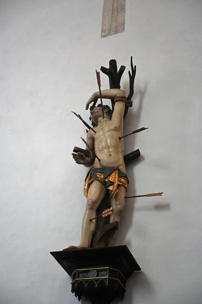 Vertikal Bild Jesu Staty Kyrka — Stockfoto