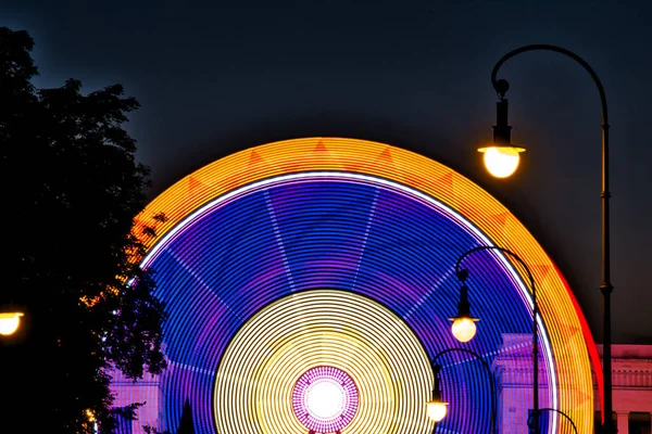 Крупный План Колеса Обозрения Каролиненплац Германии Ночным Освещением — стоковое фото