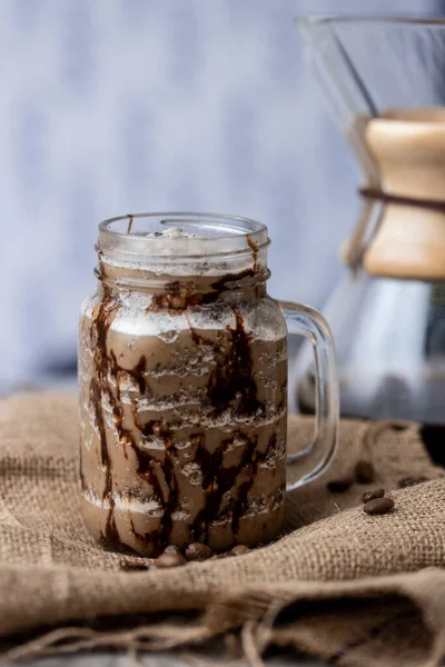 Sebuah Foto Close Dari Minuman Kopi Dingin Atas Meja — Stok Foto