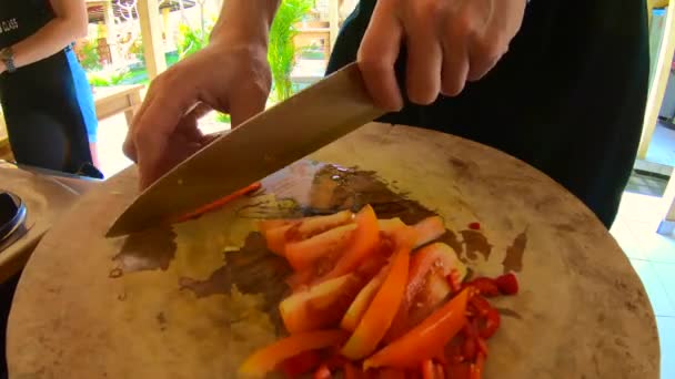 Homem Corte Pimenta Fatias Aula Culinária Bali Ubud — Vídeo de Stock
