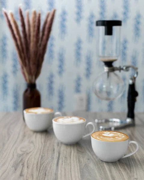 Tazze Cappuccino Con Latte Art Ramo Pampas Soffice Erba Una — Foto Stock