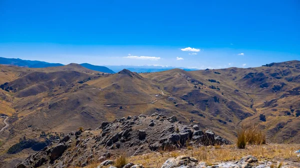 Μια Πανοραμική Εικόνα Ενός Όμορφου Τοπίου Των Βουνών Στο Περού — Φωτογραφία Αρχείου