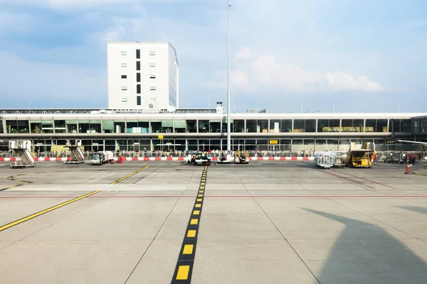 Eindhoven Κατω Χωρεσ Μαΐου 2018 Αεροδρόμιο Eindhoven Φαίνεται Από Διάδρομο — Φωτογραφία Αρχείου