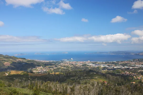 Widok Powietrza Miasto Vigo Pobliżu Morza Pod Zachmurzonym Niebem Hiszpanii — Zdjęcie stockowe