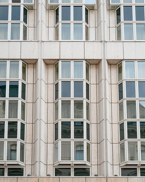 Moderno Edificio Gran Altura Con Ventanas Cristal — Foto de Stock