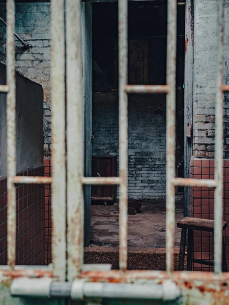 Tiro Vertical Uma Área Residencial Abandonada — Fotografia de Stock