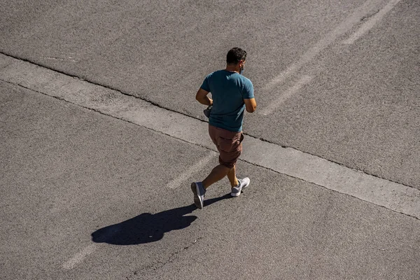Hombre Corriendo Aire Libre Con Una Máscara Cara — Foto de Stock