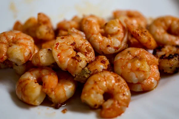 Serving Delicious Juicy Fried Shrimps — Stock Photo, Image