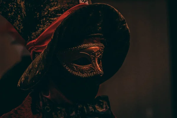 夜のカーニバルマスクのクローズアップショット — ストック写真