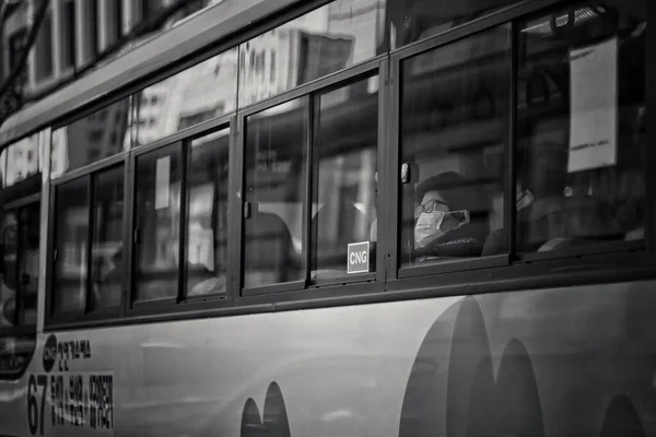 Gråskalig Bild Människor Den Offentliga Bussen Busan South — Stockfoto