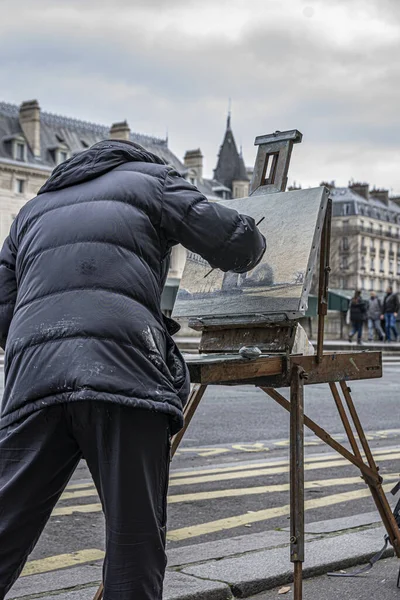 París Francia Marzo 2020 Plano Vertical Bajo Ángulo Artista Pintando — Foto de Stock