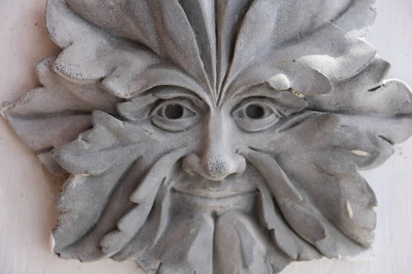 Closeup Shot Sculpture Face Leaves Patterns — Stock Photo, Image