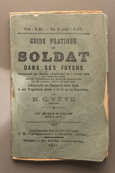 Paris França Março 2020 Close Vertical Livro Antigo Sobre Soldados — Fotografia de Stock