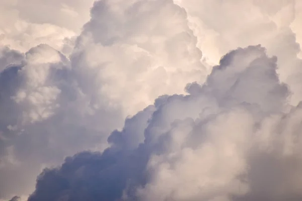 Sebuah Pemandangan Indah Awan Mengembang Langit — Stok Foto