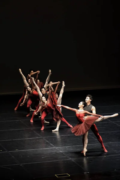 Busan Corea Sur Junio 2019 Grupo Bailarines Ballet Actuando Escenario — Foto de Stock