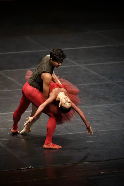 Busan Corea Sur Junio 2019 Dos Bailarines Ballet Actúan Escenario — Foto de Stock