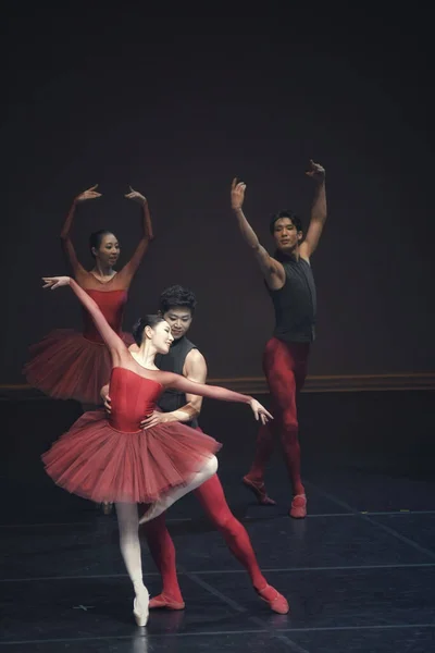 Busan Korea South Juni 2019 Eine Gruppe Von Balletttänzern Auf — Stockfoto