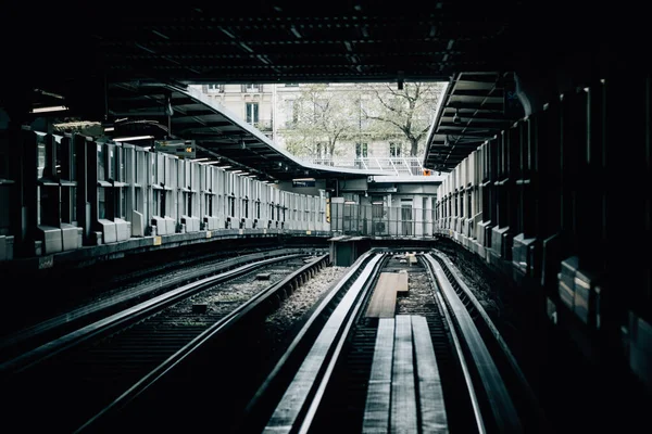 空の暗い古い駅 — ストック写真