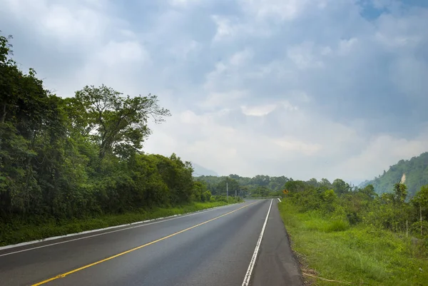 Autobahn Ländlichen Guatemala Platz Zum Reisen Und Viel Grüne Vegetation — Stockfoto