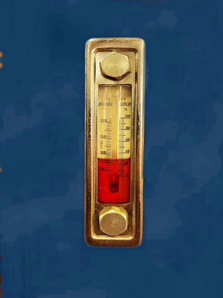 Fémes Hőmérő Kék Háttéren — Stock Fotó