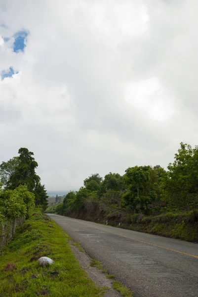 Snelweg Het Platteland Van Guatemala Ruimte Reizen Veel Groene Vegetatie — Stockfoto