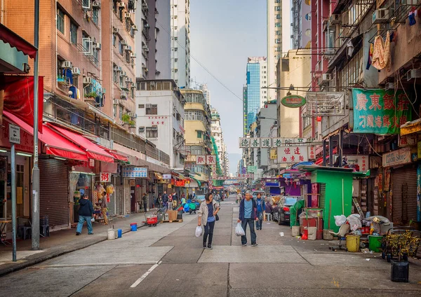 Hong Kong Hong Kong Lipca 2018 Dwie Osoby Niosące Zakupy — Zdjęcie stockowe