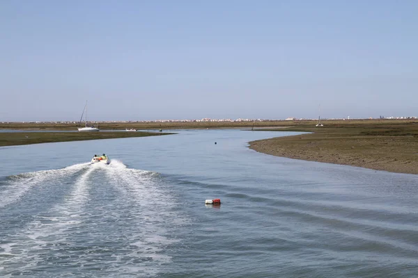 Faro Portugalsko Srpna 2014 Rychle Proudící Loď Laguně Ria Formosa — Stock fotografie