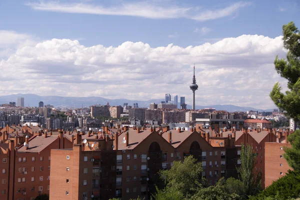 Madrid Puente Vallecas Bulutlu Bir Gökyüzü Karşısında Cerro Tio Pio — Stok fotoğraf