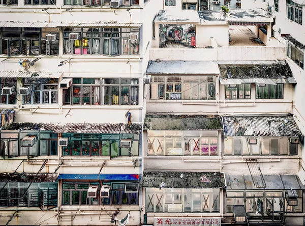 7月24 2018 香港の高層マンションの一部だけを示すクローズアップ写真 イメージは テナントがどのように生きているかを示しています 洗濯など ポスターショット — ストック写真