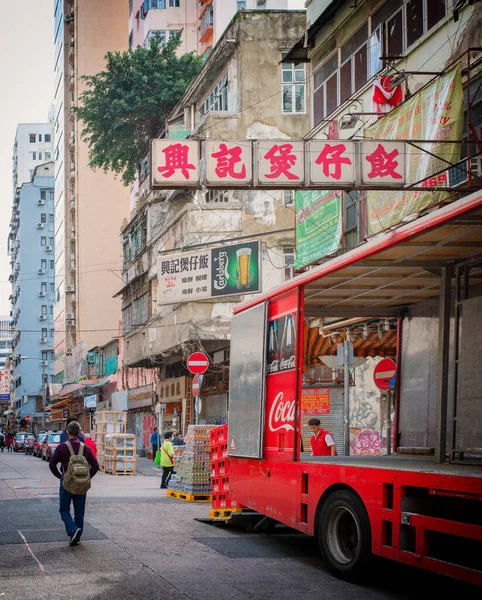 Hong Kong Hong Kong Lipca 2018 Jasnoczerwony Samochód Dostawczy Coca — Zdjęcie stockowe