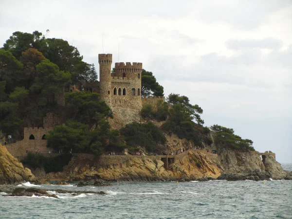 Lloret Mar Spanien Aug 2013 Slottet Platja Aro Stranden Lloret — Stockfoto