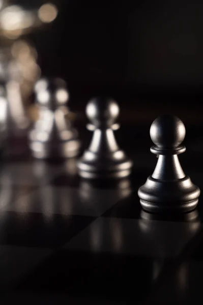 Вибірковий Фокус Постріл Пішакової Шахової Фігури Шаховій Дошці Бокевим Світлом — стокове фото