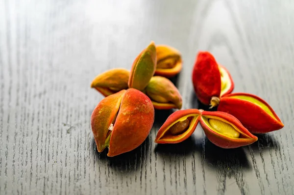 Gros Plan Sterculia Fruits Avec Une Peau Rouge Orange Sur — Photo
