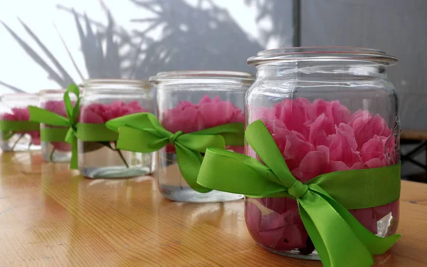 Flores Comestibles Rosadas Frescas Frascos Transparentes — Foto de Stock